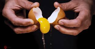 Breaking Eggs Spiritual Meaning: Omen or Transformation?