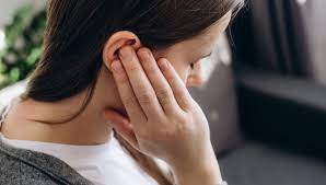 Left Ear Itching Spiritual Meaning – Symbolism & Messages