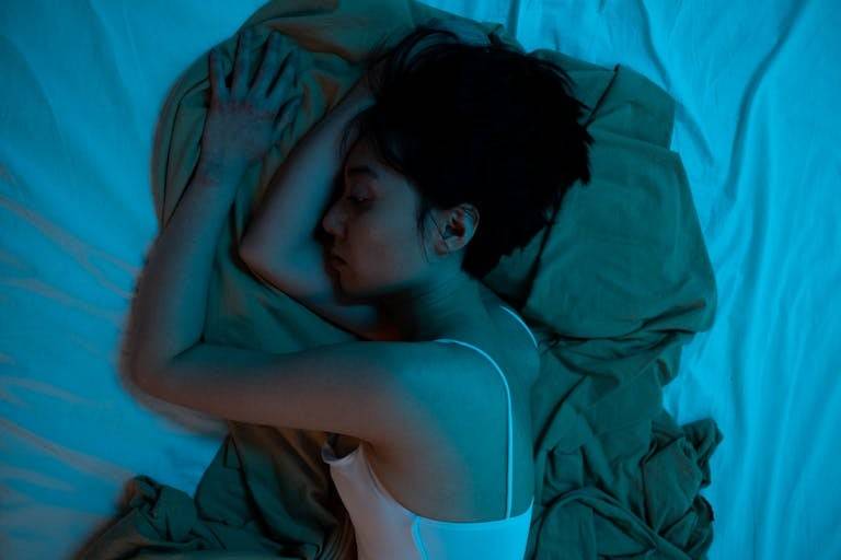 Why Do I Have Nightmares When I Sleep on My Right Side? Unraveling the Mystery